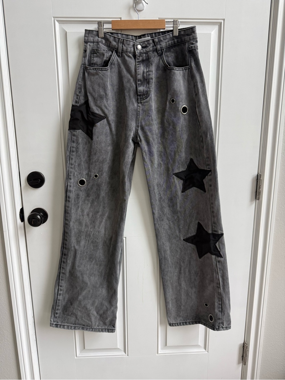 Y2K style baggy wide-leg jeans grey wash star patch metallic grommet grunge